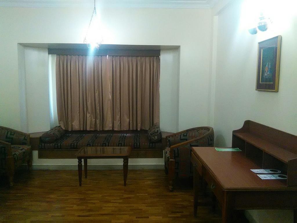 The Woods Manor Mg Road Hotel Kochi Kültér fotó