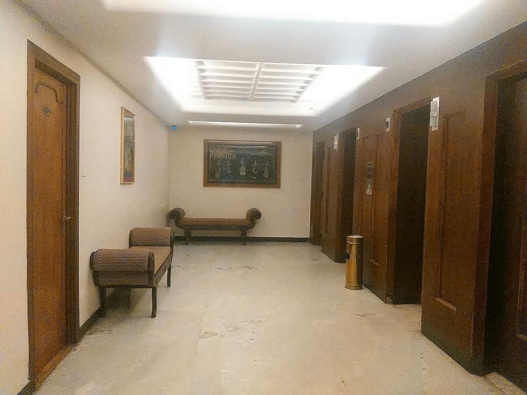 The Woods Manor Mg Road Hotel Kochi Kültér fotó