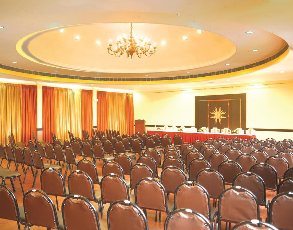 The Woods Manor Mg Road Hotel Kochi Kültér fotó