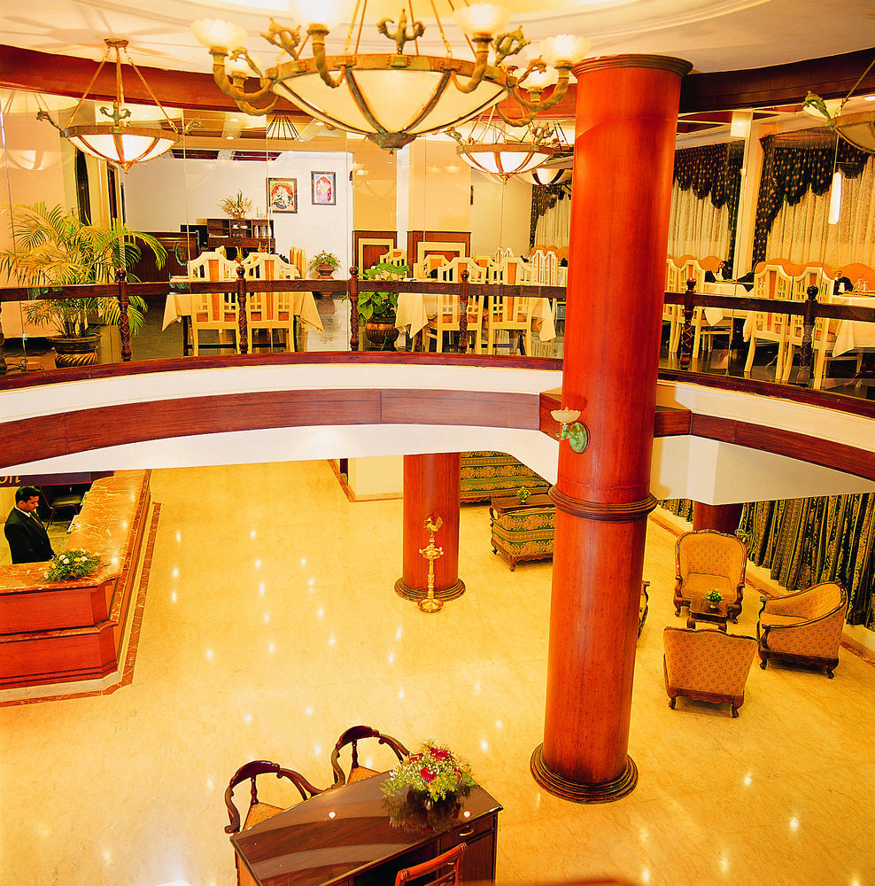 The Woods Manor Mg Road Hotel Kochi Kültér fotó